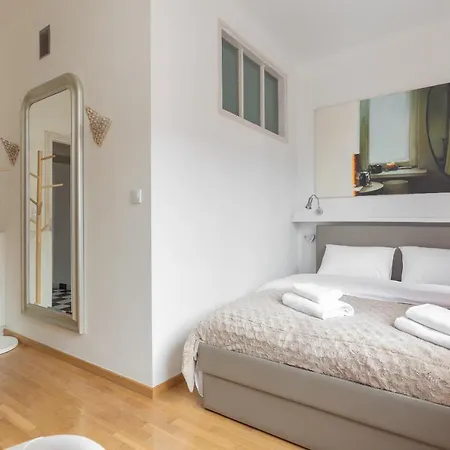 Orange Mirror Fantasious Apartment